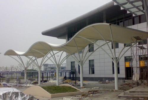 膜结构车棚比古板车棚优点在哪？
